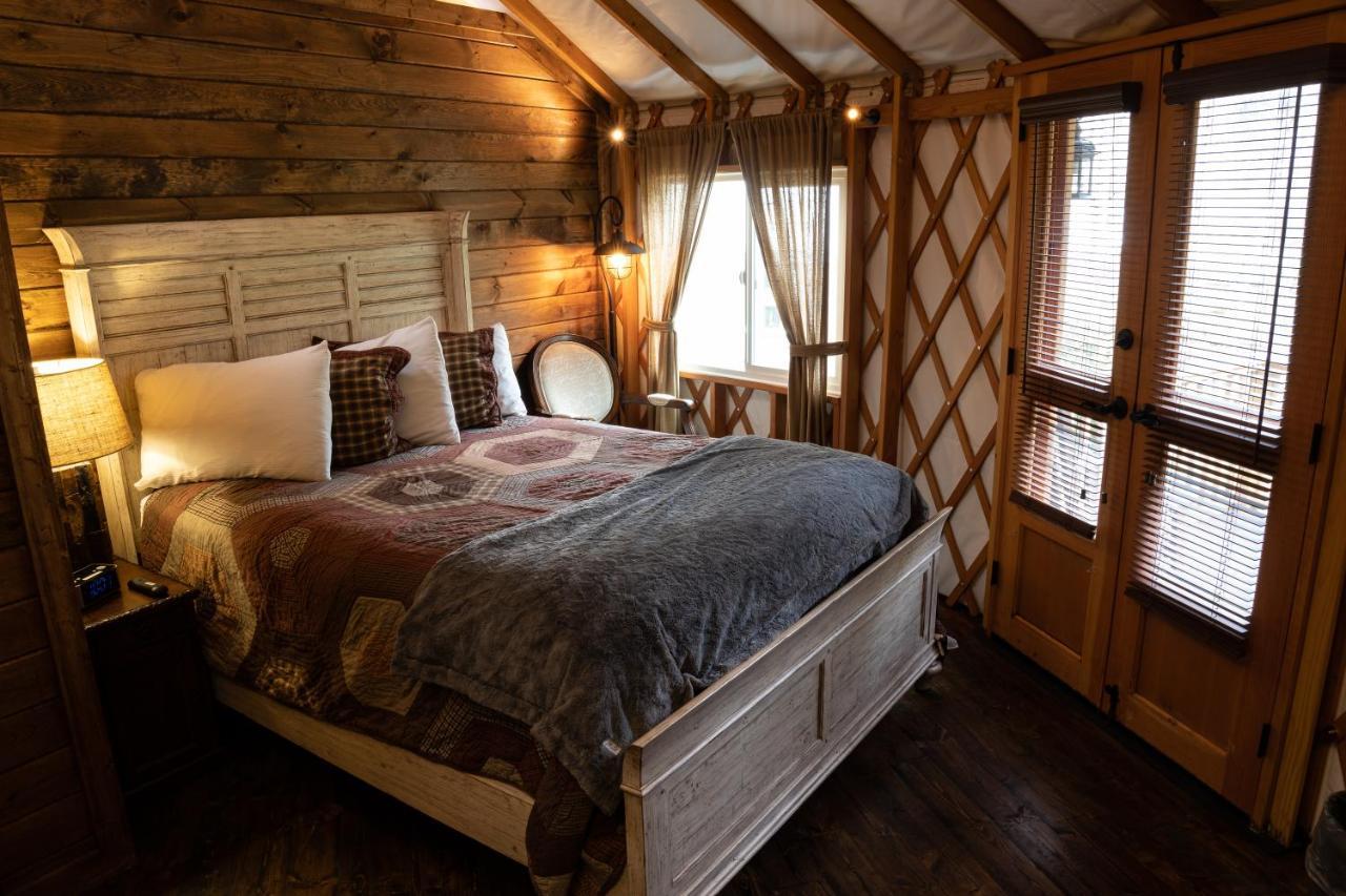 Villa Tranquil Haven Luxy Yurt - Creekside Glamping With Private Hot Tub Topton Exterior foto