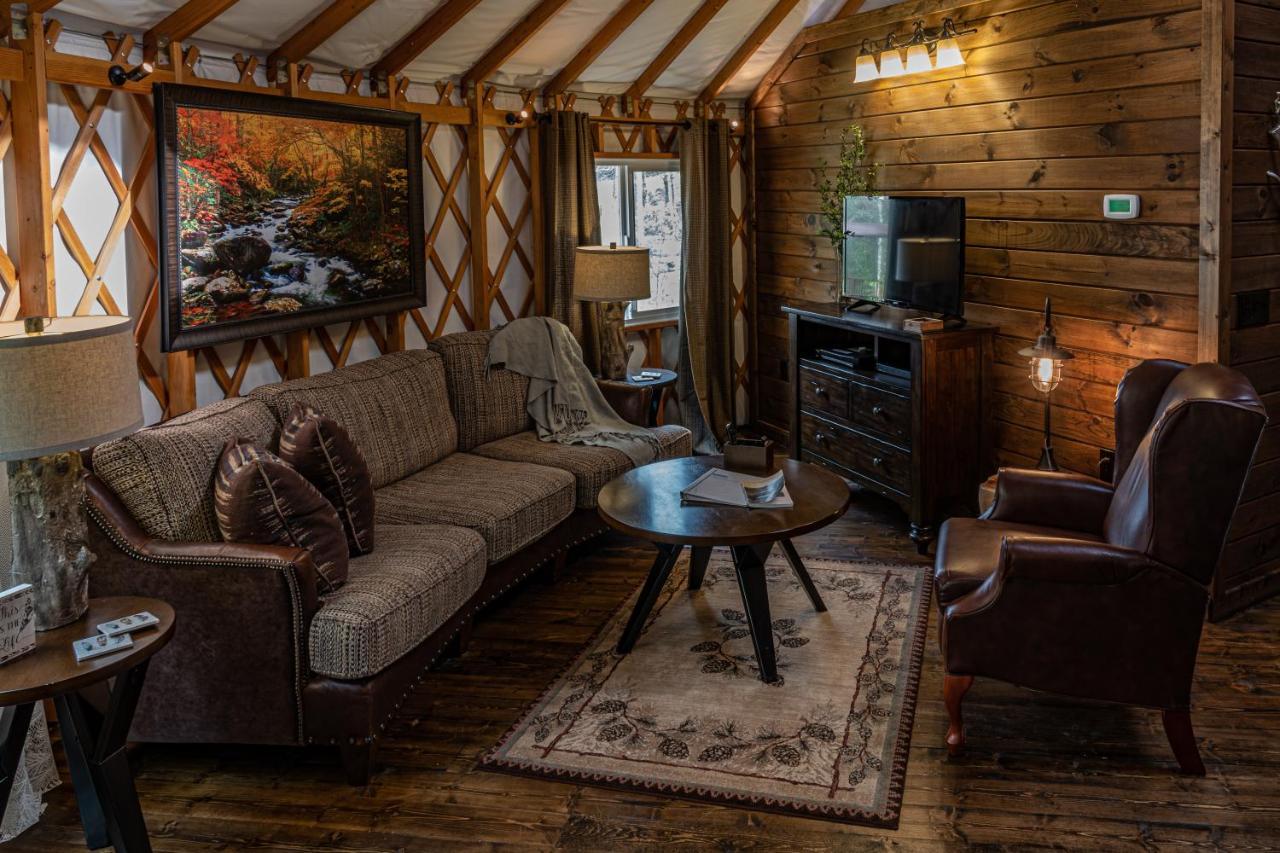 Villa Tranquil Haven Luxy Yurt - Creekside Glamping With Private Hot Tub Topton Exterior foto