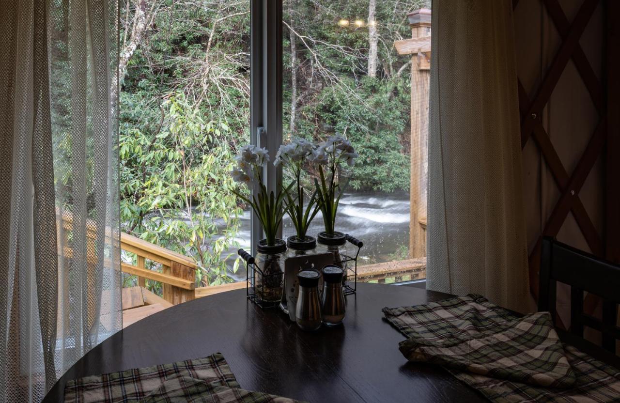 Villa Tranquil Haven Luxy Yurt - Creekside Glamping With Private Hot Tub Topton Exterior foto
