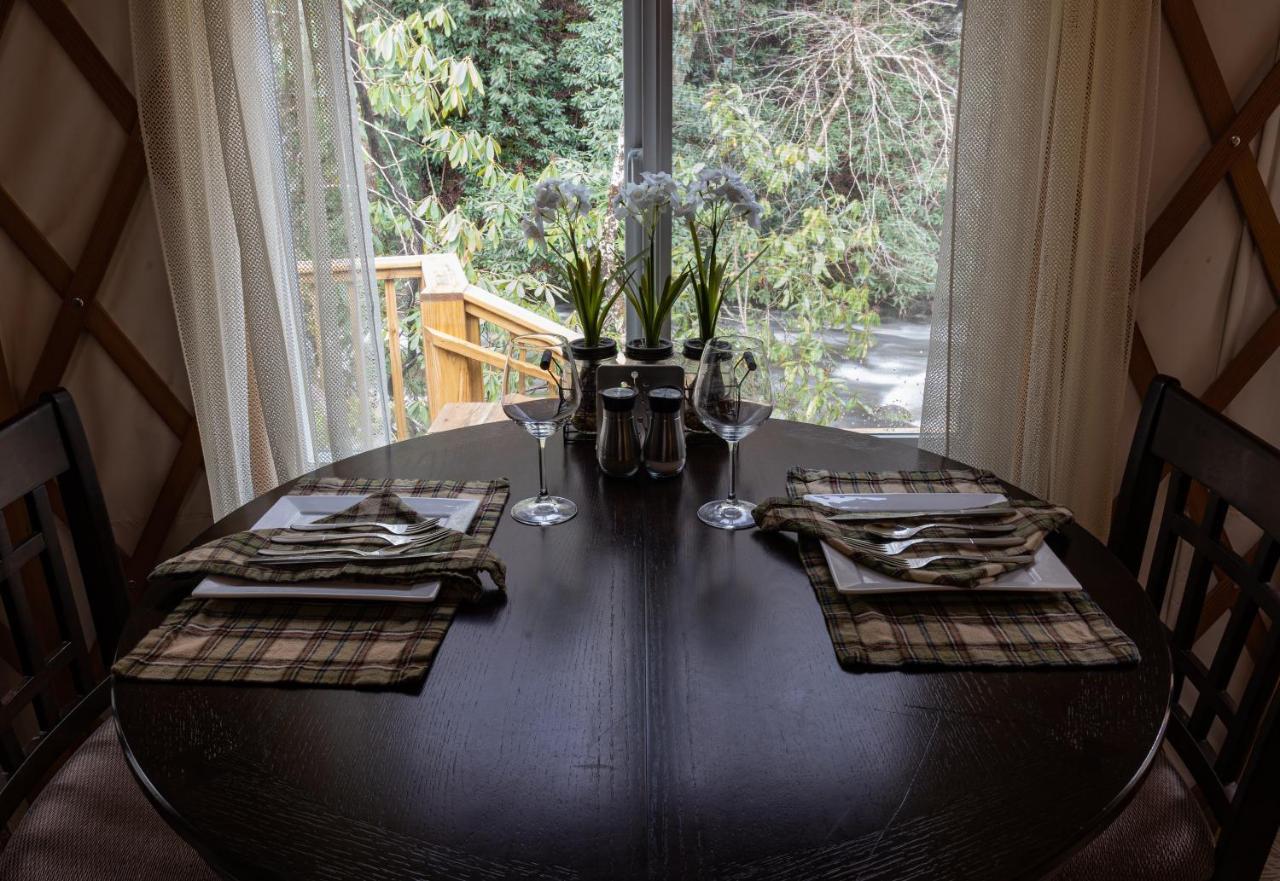 Villa Tranquil Haven Luxy Yurt - Creekside Glamping With Private Hot Tub Topton Exterior foto