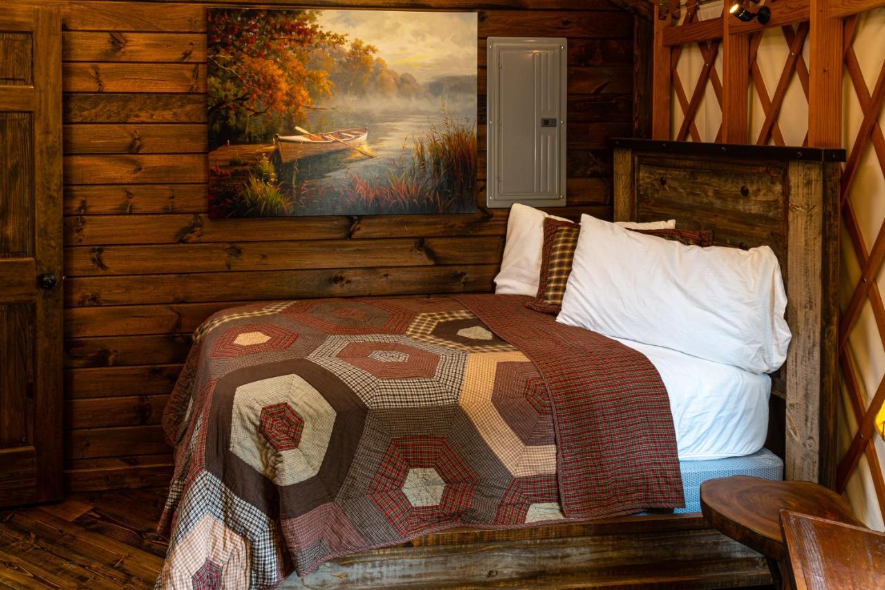 Villa Tranquil Haven Luxy Yurt - Creekside Glamping With Private Hot Tub Topton Exterior foto